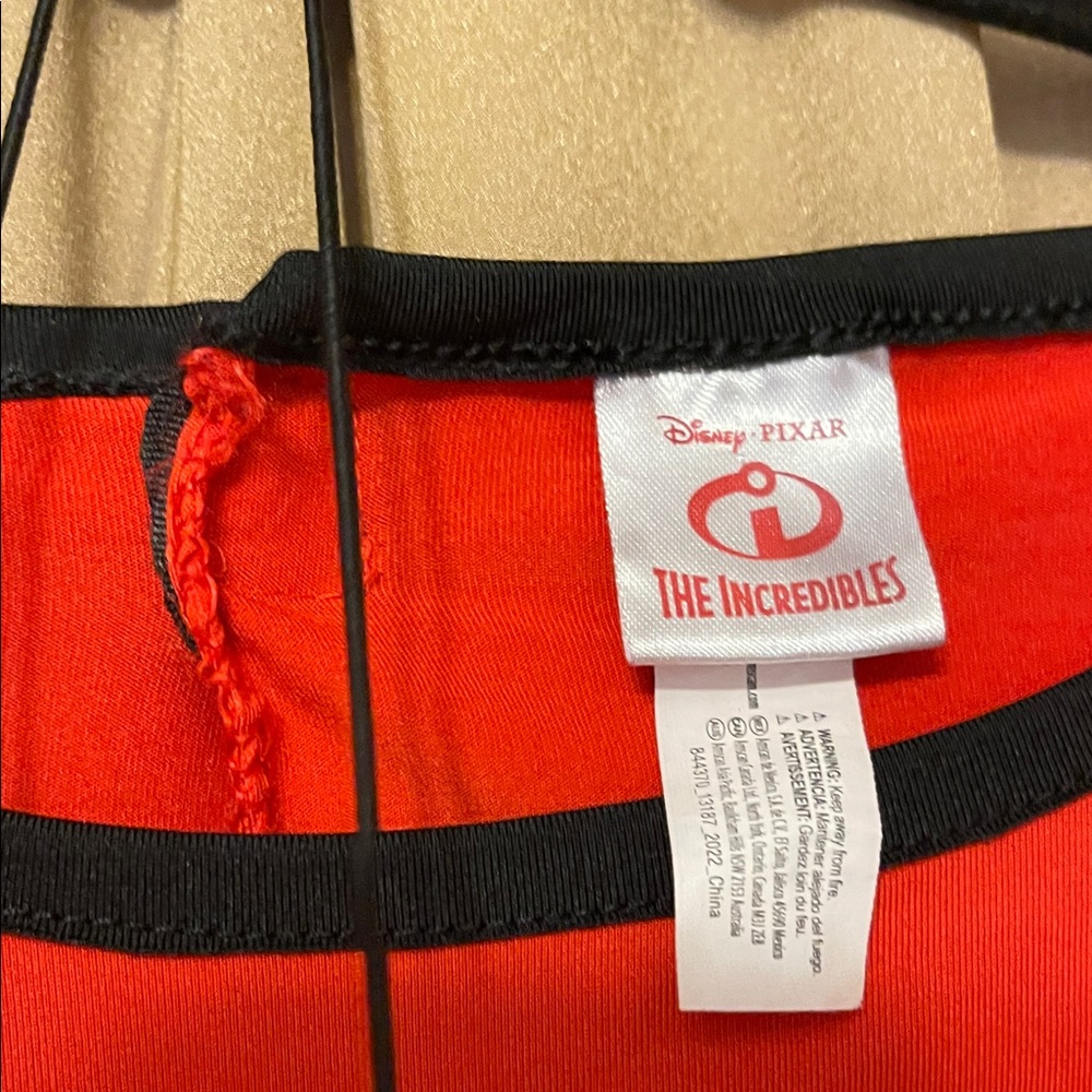 Mrs. Incredible L Red/Black Superhero Costume w/Iconic Emblem by Disney Plexar - Picture 14 of 16